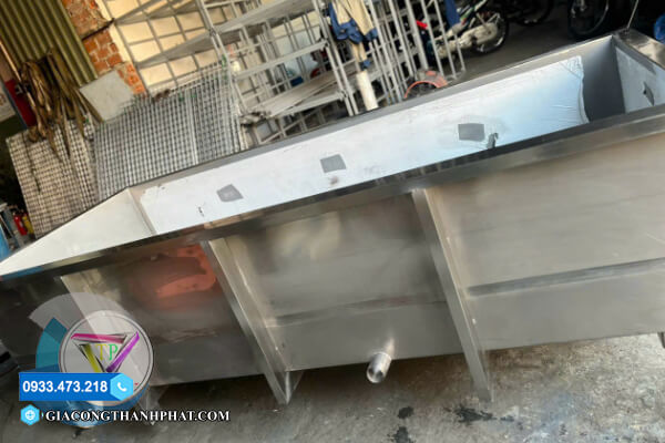 Gia công bồn vuông inox chứa nước sạch