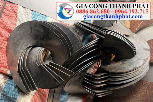 Gia công cánh vít tải