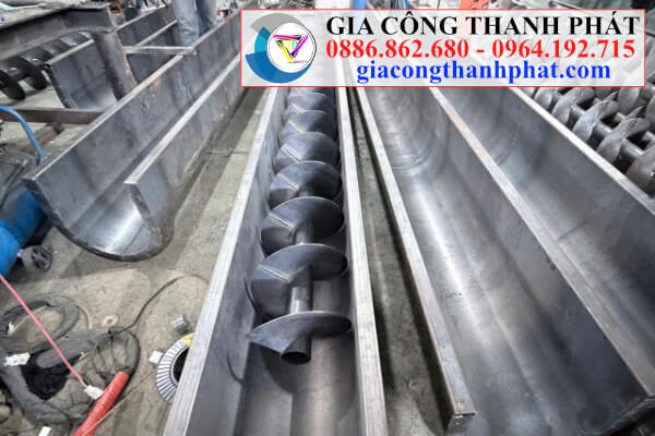 gia công băng tải trục vít